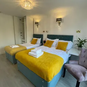 Comfy 2 Familyroom Apartment Edinburgh